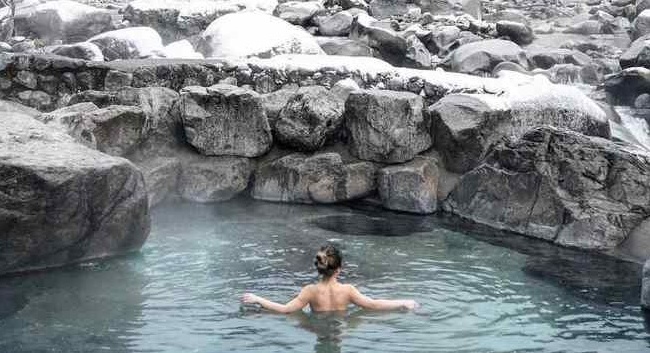 ảnh phụ nữ tắm truồng